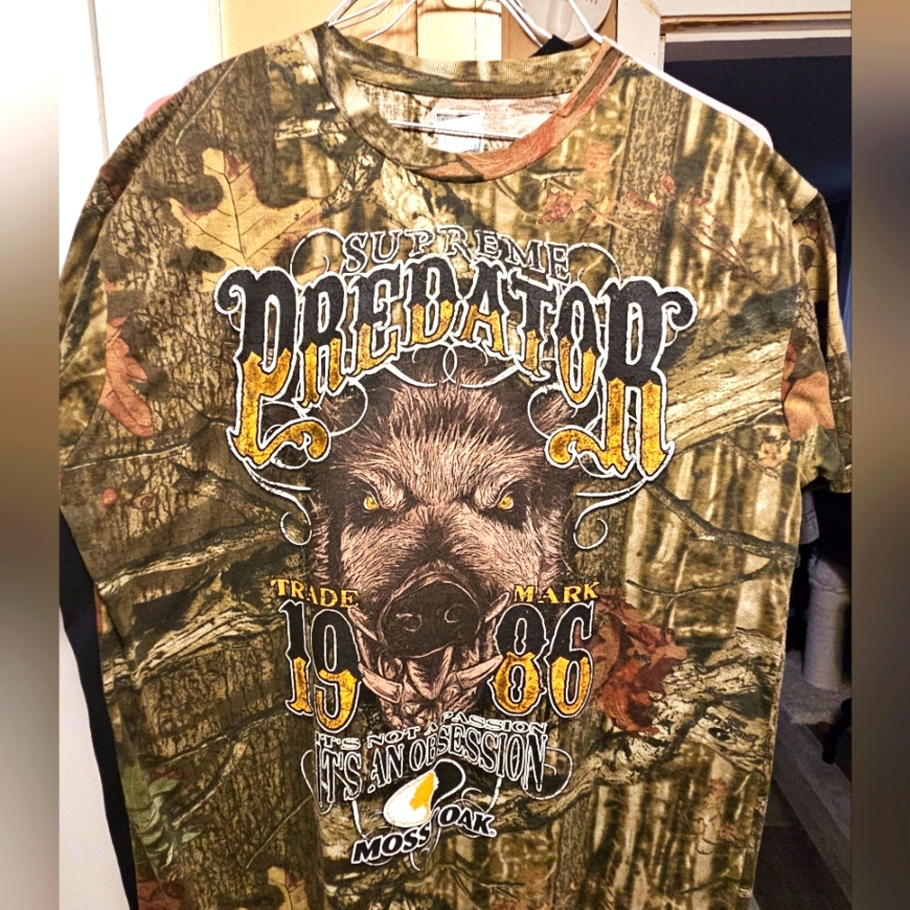 Mossy Oak Supreme Predator Camouflage Short Sleeve Tee.Large